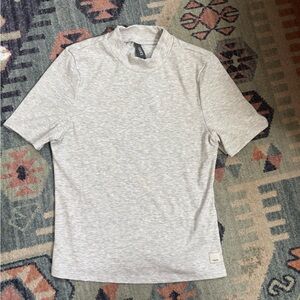 Vuori ribbed gray women’s shirt